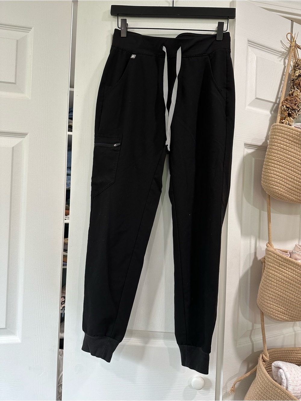 Figs Black Women’s Jogger Scrub Pants
